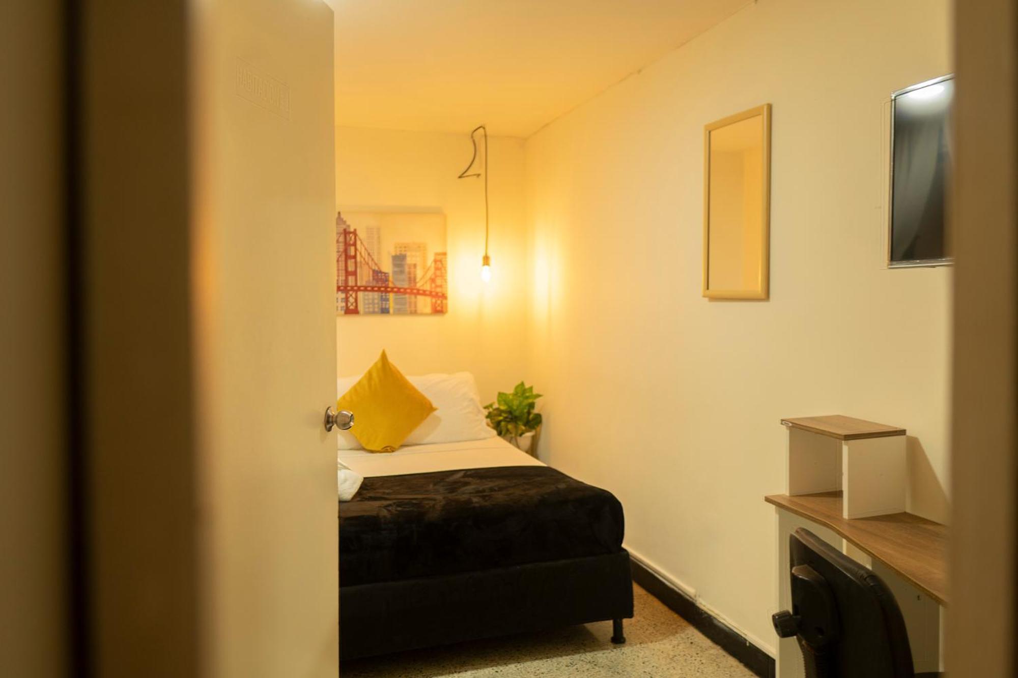 Africa House-Casa Hotel Laureles-La70 Μεντεγίν Εξωτερικό φωτογραφία