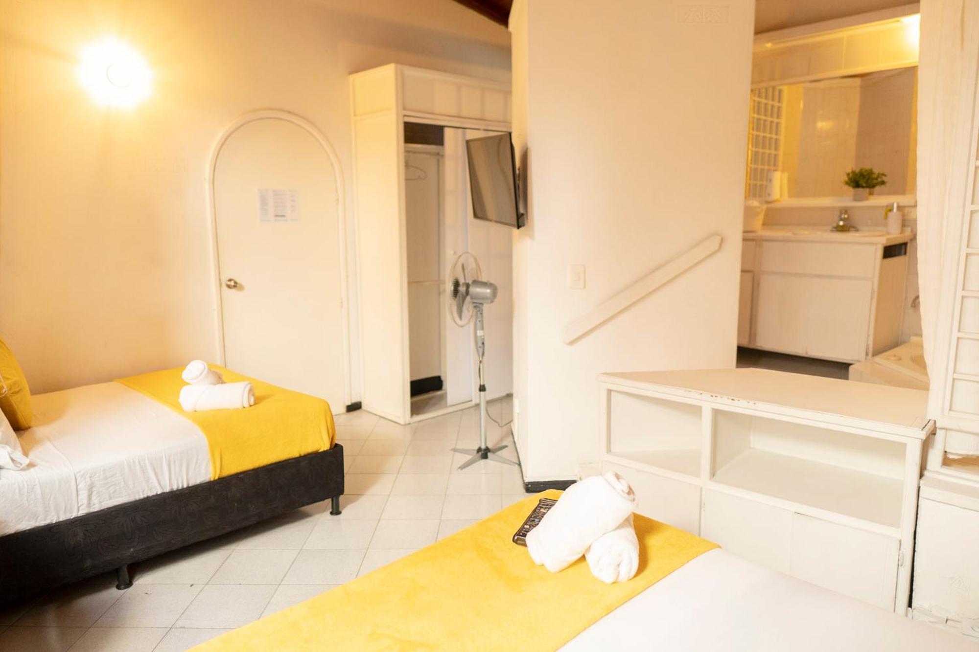 Africa House-Casa Hotel Laureles-La70 Μεντεγίν Εξωτερικό φωτογραφία