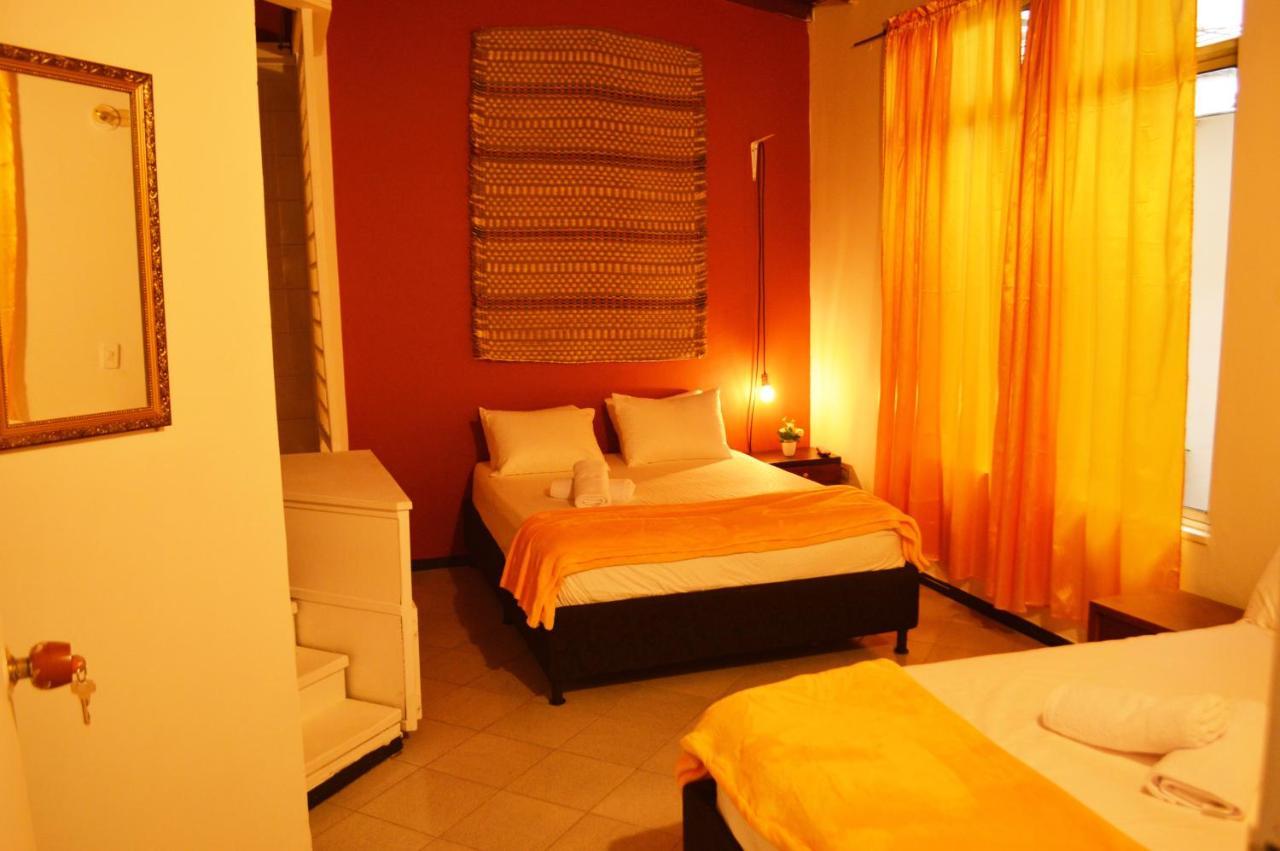 Africa House-Casa Hotel Laureles-La70 Μεντεγίν Εξωτερικό φωτογραφία
